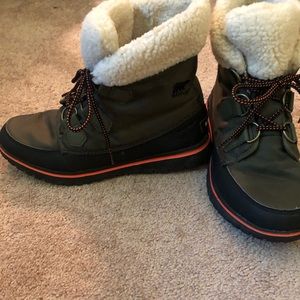 Sorell green ankle winter boots